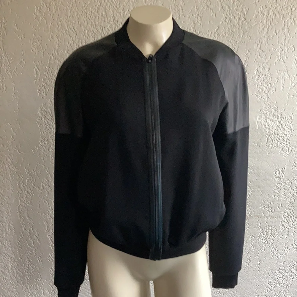 𝅺ELIE TAHARI XS lamb leather inserts jacket .